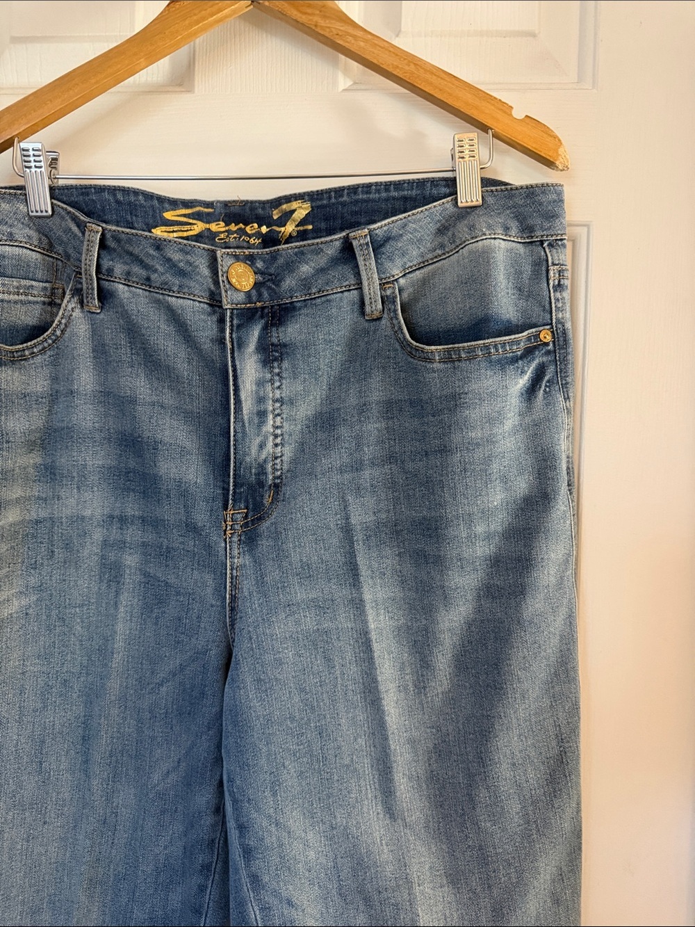 Seven7 weekend easy fit  boyfriend roll cuff jean light wash size 14 - Picture 2 of 5
